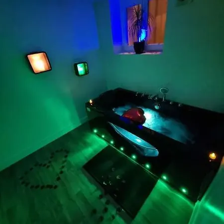 Hébergement de vacances Maison Chaleureuse Avec Jaccuzi Au Cœur Desoissons